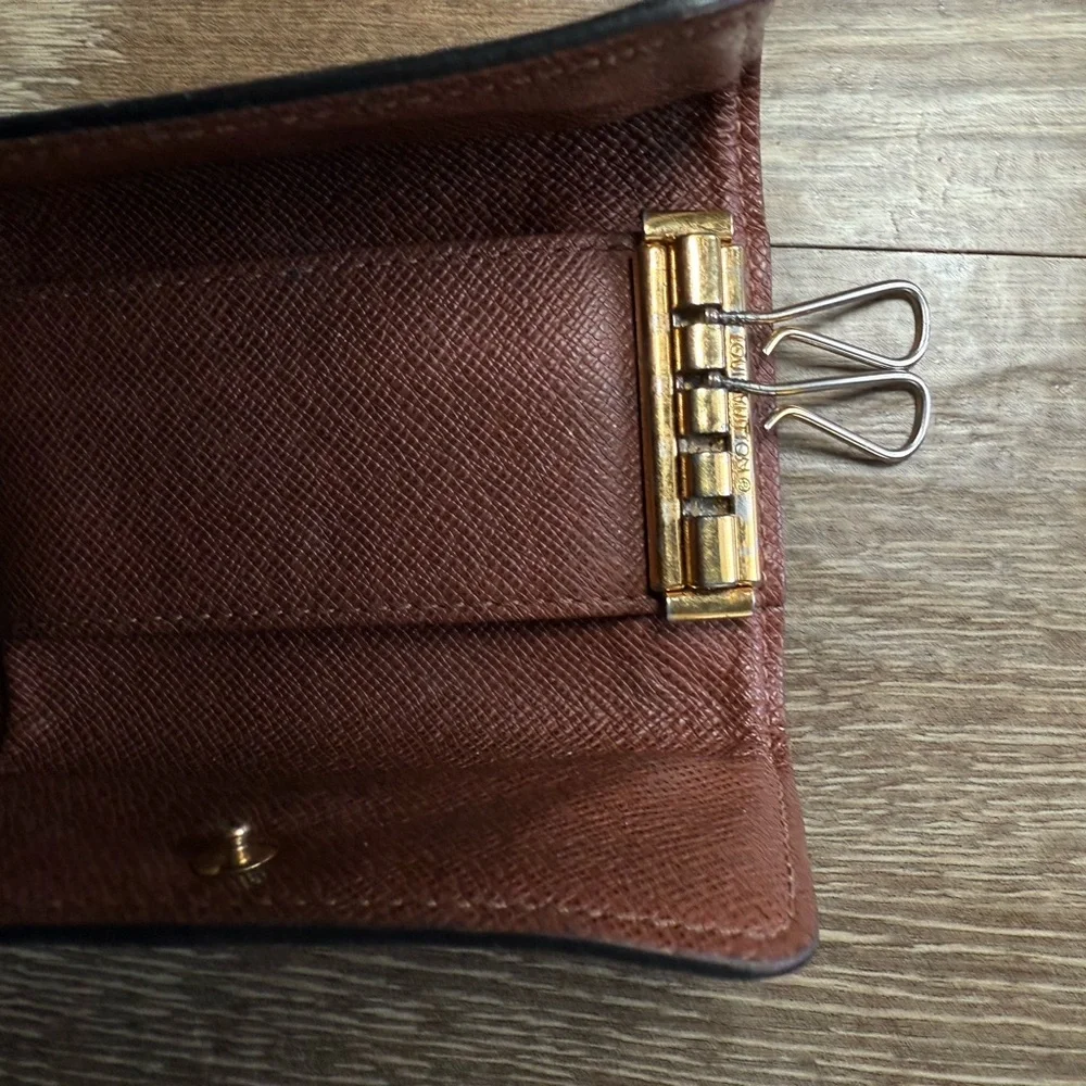 Authentic Louis Vuitton Monogram Key holder